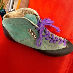 COPY Scarpa ladies climbing boots, sz 9